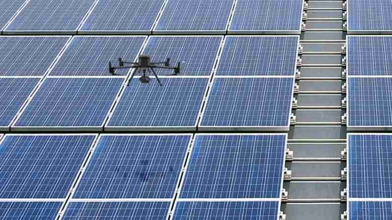 传奇国际以无人机搭配IR Sensor热显像技术进行全方面模块健检，，，有效降低人力成本并提升发电量