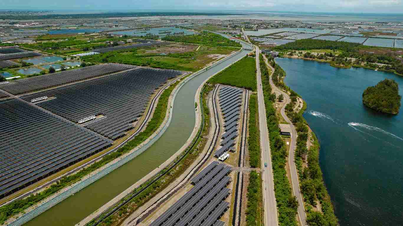 传奇国际能源事业提供智慧能源管理、、、太阳能监控管理、、、全方位电厂建置及运维解决方案，，，并拥有管理超过6000案场的经验