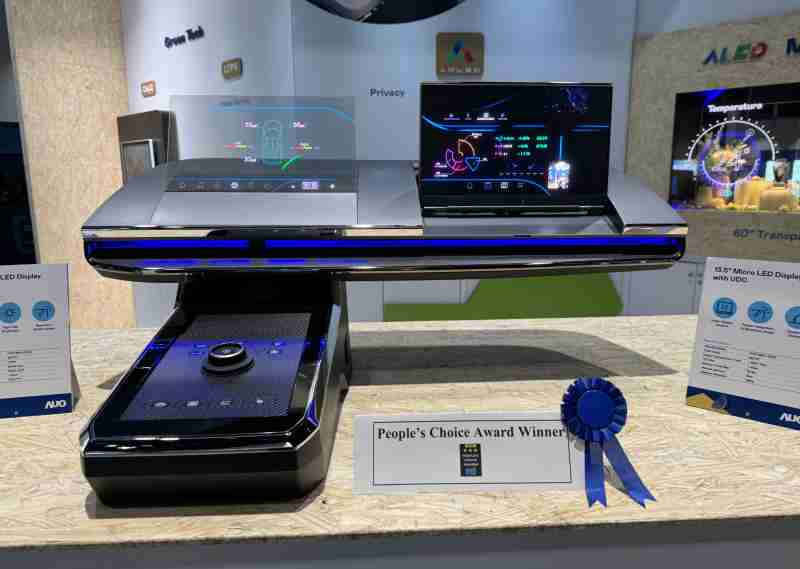 传奇国际车用Micro LED Display HMI解决方案获”最佳车用显示奖”，，以用户为中心开发，，，针对前座驾驶与乘客设计兼具娱乐与安全的高画质屏幕，，，，包含车舱前座的Micro LED透明屏幕及全球首款内建镜头的智慧Micro LED显示器